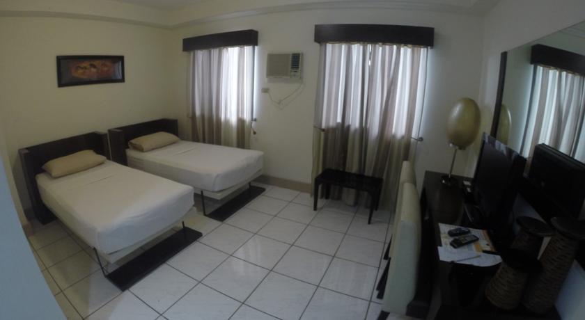 Urban Inn Iloilo Powered By Cocotel Екстер'єр фото