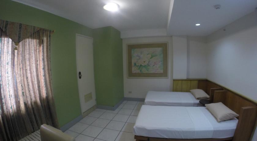 Urban Inn Iloilo Powered By Cocotel Екстер'єр фото