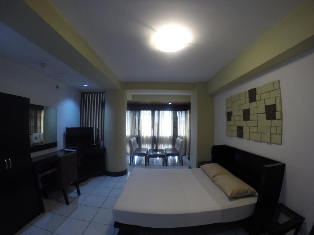 Urban Inn Iloilo Powered By Cocotel Екстер'єр фото